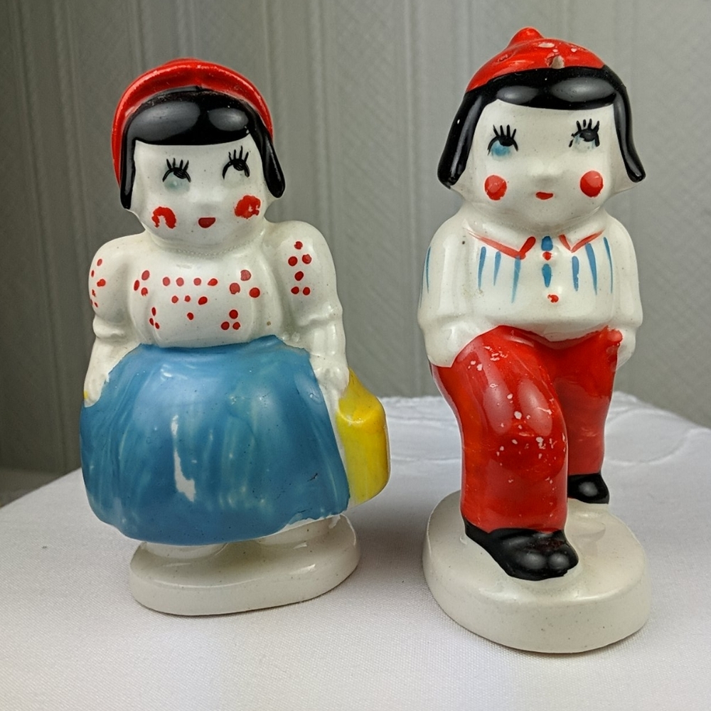 Vintage DUTCH Couple Salt Pepper Shakers, Japan